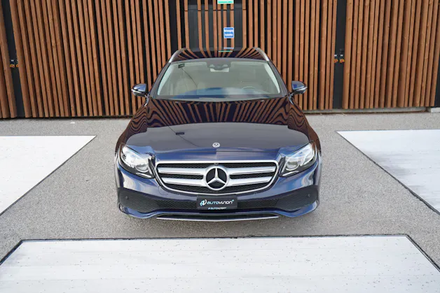 MERCEDES-BENZ E 220 d SWISS STAR AVANTGARDE 4MATIC 9G-TRONIC l 194 PS