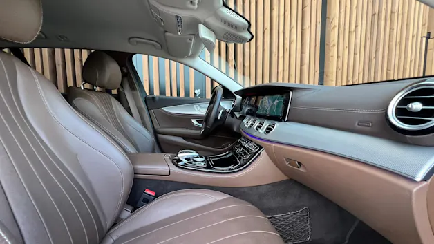 MERCEDES-BENZ E 220 d SWISS STAR AVANTGARDE 4MATIC 9G-TRONIC l 194 PS