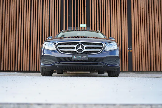 MERCEDES-BENZ E 220 d SWISS STAR AVANTGARDE 4MATIC 9G-TRONIC l 194 PS