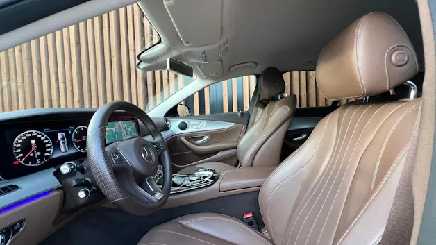 MERCEDES-BENZ E 220 d SWISS STAR AVANTGARDE 4MATIC 9G-TRONIC l 194 PS