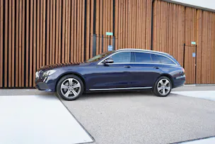 MERCEDES-BENZ E 220 d SWISS STAR AVANTGARDE 4MATIC 9G-TRONIC l 194 PS