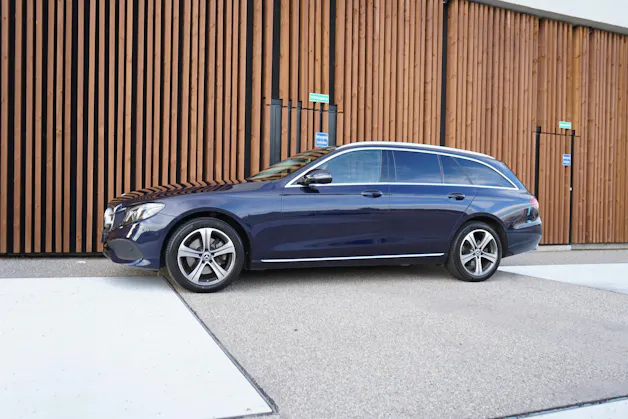 MERCEDES-BENZ E 220 d SWISS STAR AVANTGARDE 4MATIC 9G-TRONIC l 194 PS