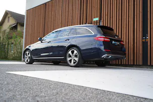 MERCEDES-BENZ E 220 d SWISS STAR AVANTGARDE 4MATIC 9G-TRONIC l 194 PS