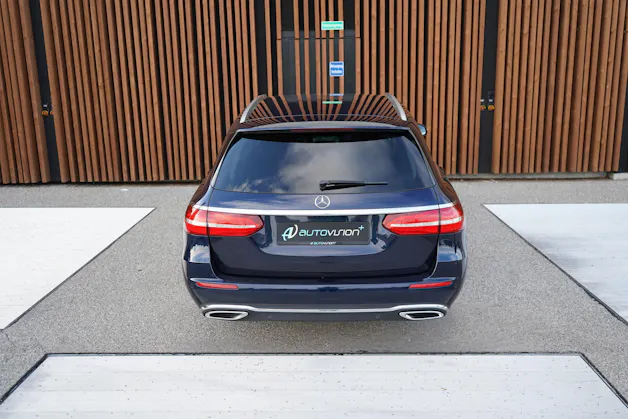 MERCEDES-BENZ E 220 d SWISS STAR AVANTGARDE 4MATIC 9G-TRONIC l 194 PS