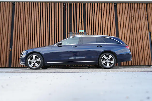 MERCEDES-BENZ E 220 d SWISS STAR AVANTGARDE 4MATIC 9G-TRONIC l 194 PS