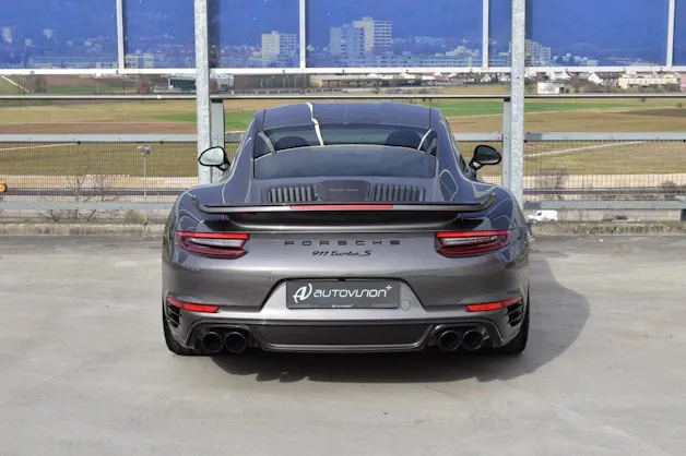 PORSCHE 911 TURBO S EXCLUSIVE PDK l 607 PS