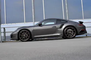 PORSCHE 911 TURBO S EXCLUSIVE PDK l 607 PS