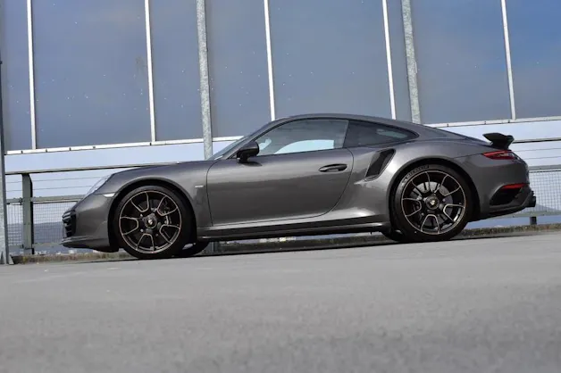 PORSCHE 911 TURBO S EXCLUSIVE PDK l 607 PS