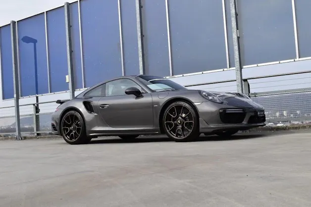 PORSCHE 911 TURBO S EXCLUSIVE PDK l 607 PS