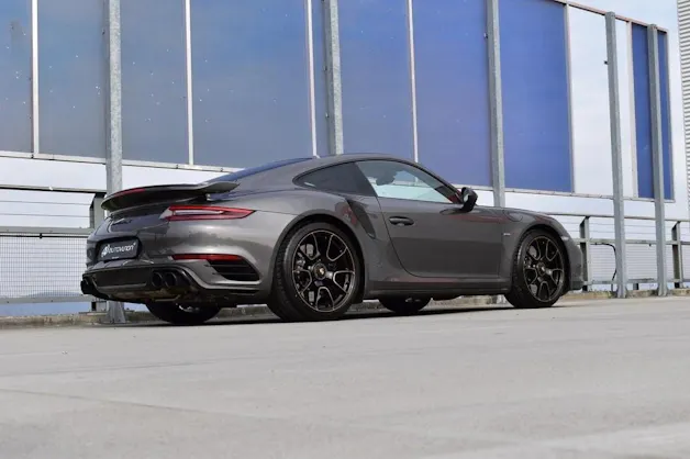 PORSCHE 911 TURBO S EXCLUSIVE PDK l 607 PS