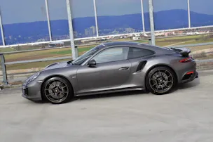 PORSCHE 911 TURBO S EXCLUSIVE PDK l 607 PS