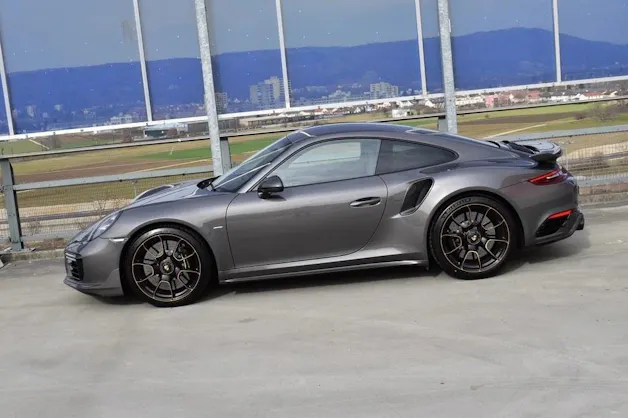 PORSCHE 911 TURBO S EXCLUSIVE PDK l 607 PS