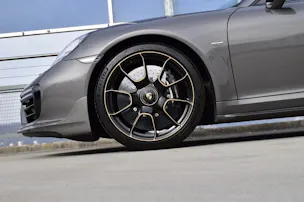 PORSCHE 911 TURBO S EXCLUSIVE PDK l 607 PS