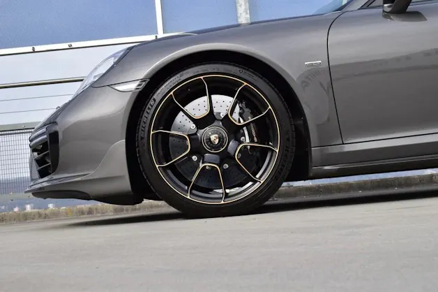PORSCHE 911 TURBO S EXCLUSIVE PDK l 607 PS