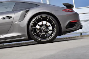 PORSCHE 911 TURBO S EXCLUSIVE PDK l 607 PS