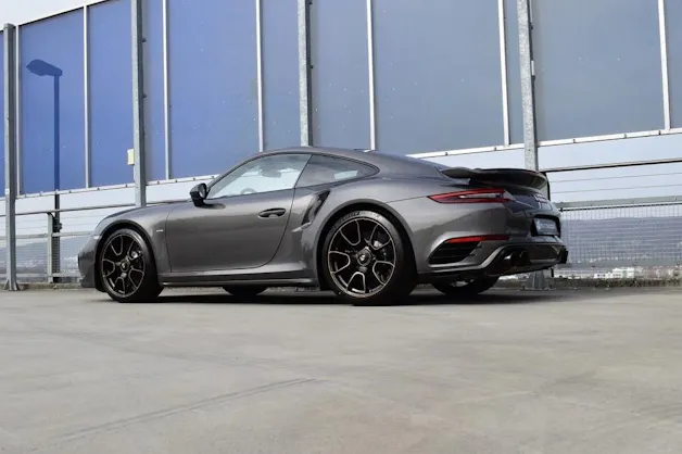 PORSCHE 911 TURBO S EXCLUSIVE PDK l 607 PS