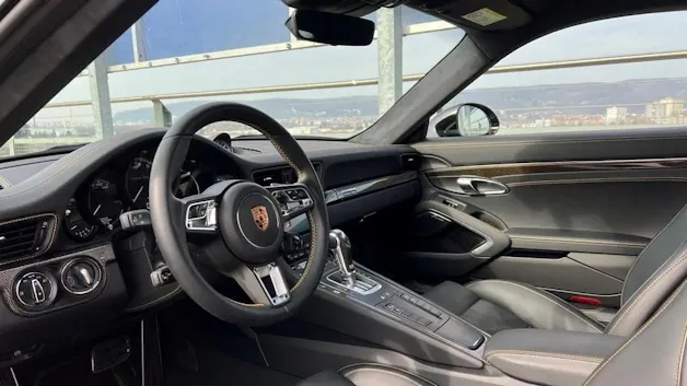 PORSCHE 911 TURBO S EXCLUSIVE PDK l 607 PS