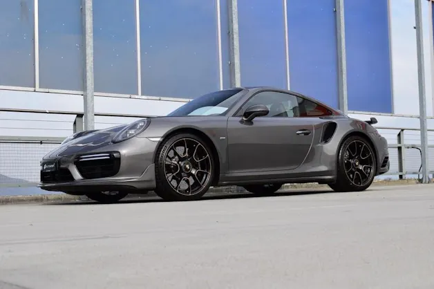 PORSCHE 911 TURBO S EXCLUSIVE PDK l 607 PS