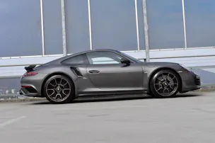 PORSCHE 911 TURBO S EXCLUSIVE PDK l 607 PS