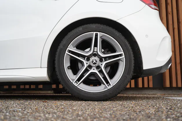 MERCEDES-BENZ A 180 AMG LINE 7G-DCT l 136 PS