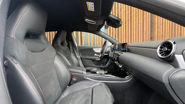 MERCEDES-BENZ A 180 AMG LINE 7G-DCT l 136 PS