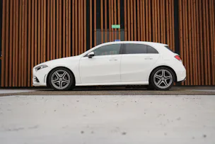 MERCEDES-BENZ A 180 AMG LINE 7G-DCT l 136 PS