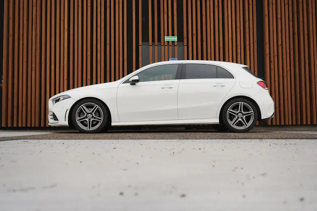 MERCEDES-BENZ A 180 AMG LINE 7G-DCT l 136 PS