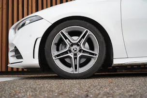 MERCEDES-BENZ A 180 AMG LINE 7G-DCT l 136 PS