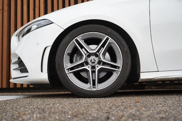 MERCEDES-BENZ A 180 AMG LINE 7G-DCT l 136 PS