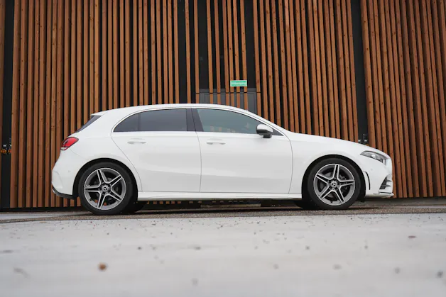 MERCEDES-BENZ A 180 AMG LINE 7G-DCT l 136 PS