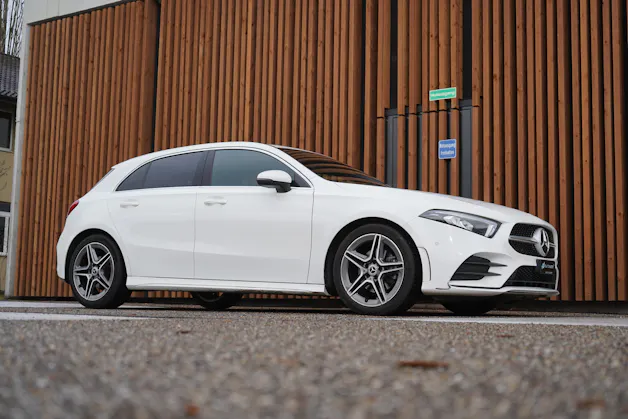 MERCEDES-BENZ A 180 AMG LINE 7G-DCT l 136 PS
