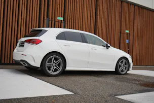 MERCEDES-BENZ A 180 AMG LINE 7G-DCT l 136 PS