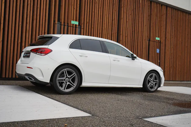 MERCEDES-BENZ A 180 AMG LINE 7G-DCT l 136 PS