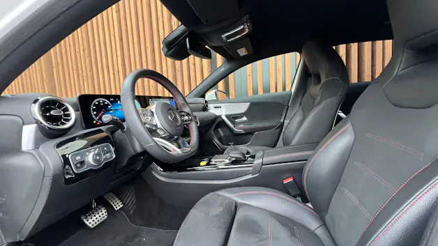 MERCEDES-BENZ A 180 AMG LINE 7G-DCT l 136 PS