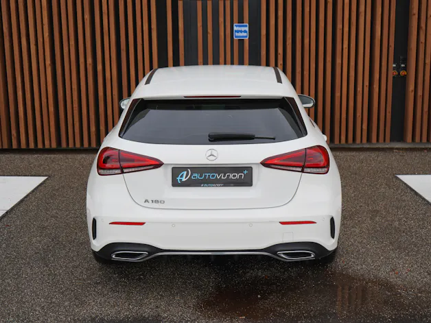 MERCEDES-BENZ A 180 AMG LINE 7G-DCT l 136 PS