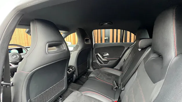 MERCEDES-BENZ A 180 AMG LINE 7G-DCT l 136 PS