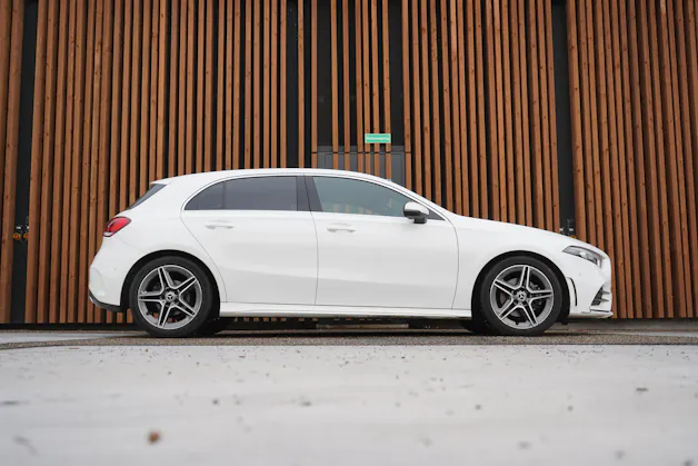 MERCEDES-BENZ A 180 AMG LINE 7G-DCT l 136 PS