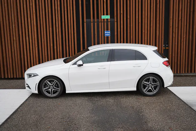 MERCEDES-BENZ A 180 AMG LINE 7G-DCT l 136 PS