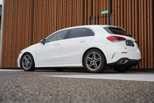 MERCEDES-BENZ A 180 AMG LINE 7G-DCT l 136 PS