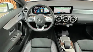 MERCEDES-BENZ A 180 AMG LINE 7G-DCT l 136 PS