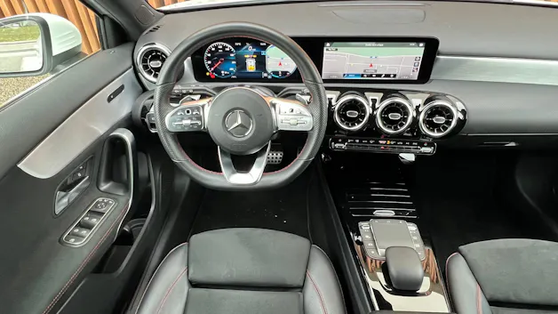 MERCEDES-BENZ A 180 AMG LINE 7G-DCT l 136 PS