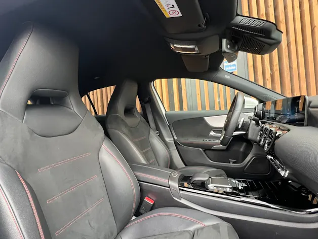 MERCEDES-BENZ A 180 AMG LINE 7G-DCT l 136 PS