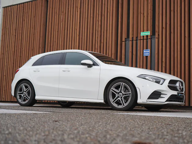 MERCEDES-BENZ A 180 AMG LINE 7G-DCT l 136 PS