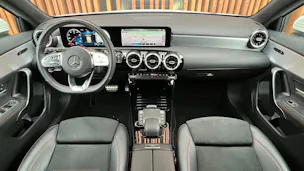 MERCEDES-BENZ A 180 AMG LINE 7G-DCT l 136 PS
