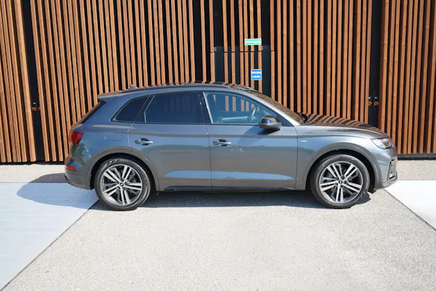 AUDI Q5 45 TFSI S LINE BLACK EDITION QUATTRO S-TRONIC l 265 PS