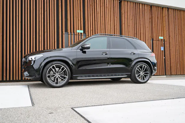 MERCEDES-BENZ GLE 450 4MATIC AMG LINE BLACK 9G-TRONIC l 367 PS