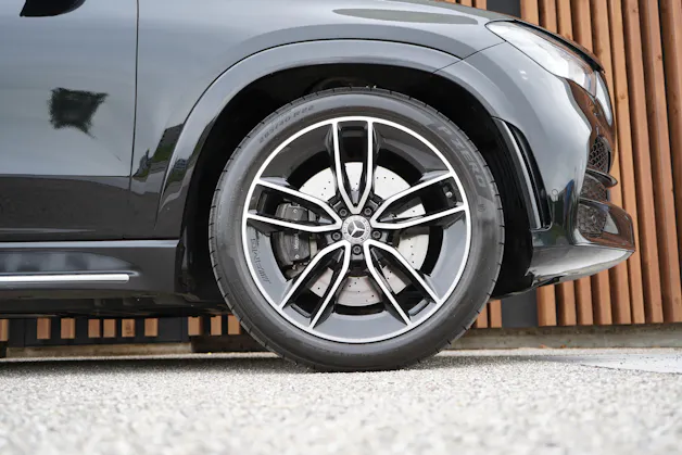 MERCEDES-BENZ GLE 450 4MATIC AMG LINE BLACK 9G-TRONIC l 367 PS