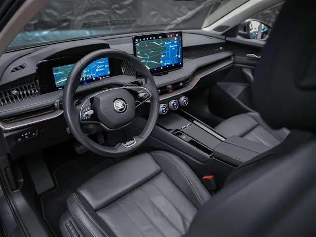 SKODA Superb Combi 2.0 TDi L&K 4x4 DSG *Panorama*Massage*Sitzbelüftung*AHK*