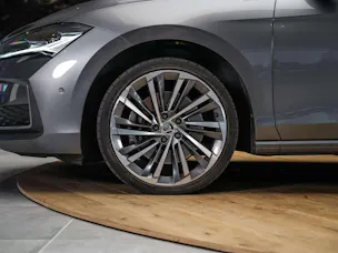 SKODA Superb Combi 2.0 TDi L&K 4x4 DSG *Panorama*Massage*Sitzbelüftung*AHK*
