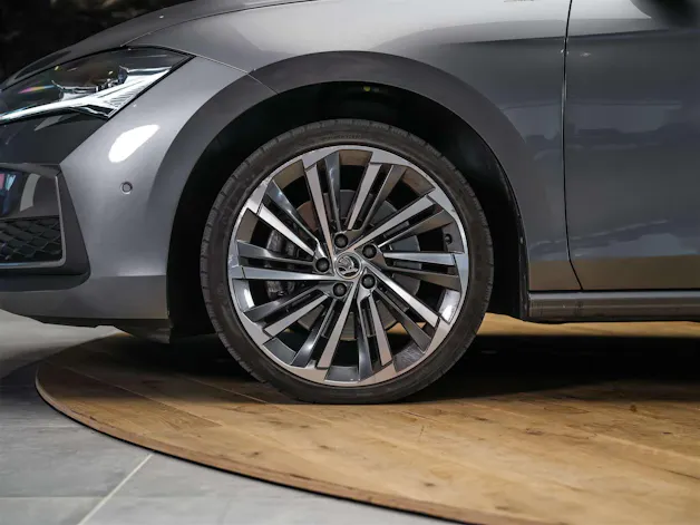 SKODA Superb Combi 2.0 TDi L&K 4x4 DSG *Panorama*Massage*Sitzbelüftung*AHK*